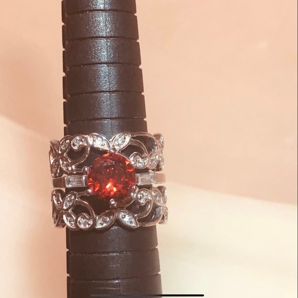 🌹Beautiful 3-Ring Garnet Solitaire and Double Filigree Bands - Picture 6 of 10